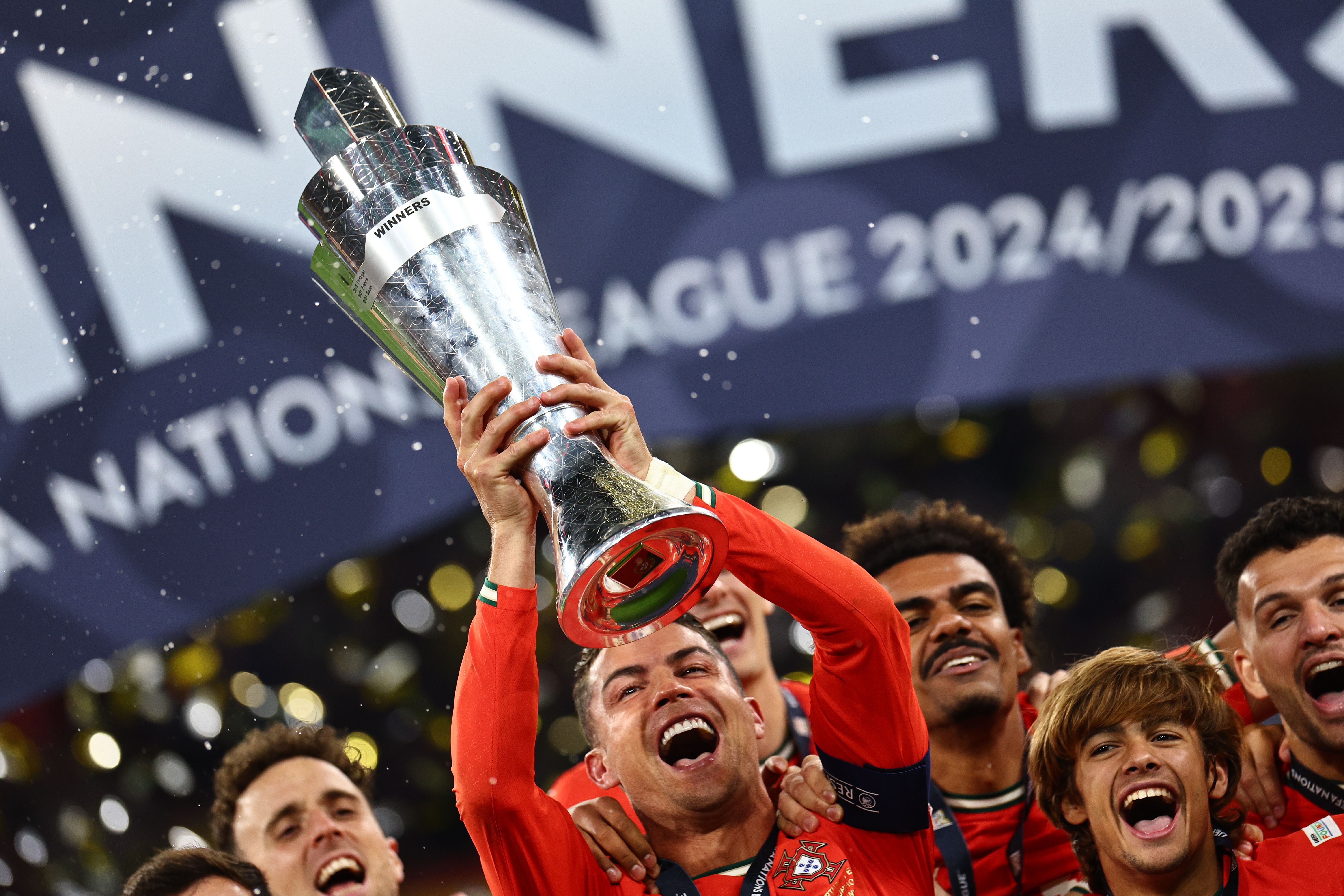 爱游戏大厅-包含葡萄牙取得对瑞士的胜利，晋级欧国亚军赛的词条