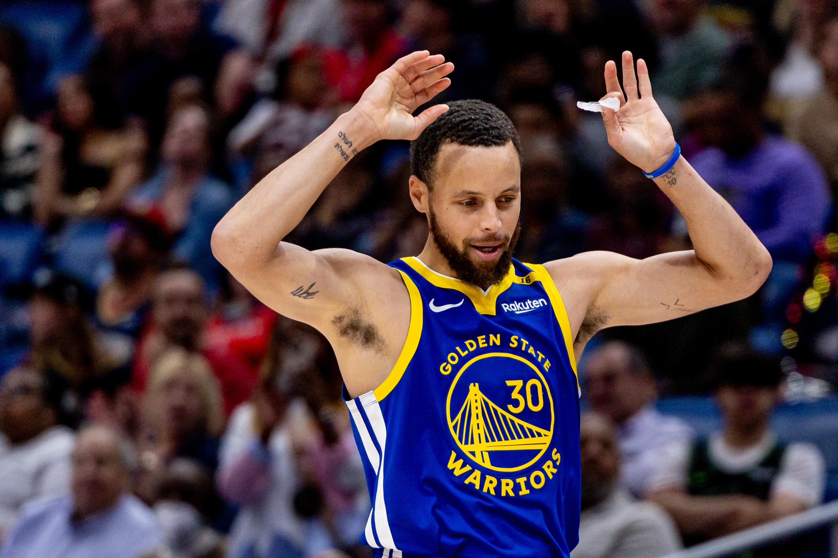 爱游戏tv-包含勇士球员突破个人纪录，球队惊险胜出保持不败的词条