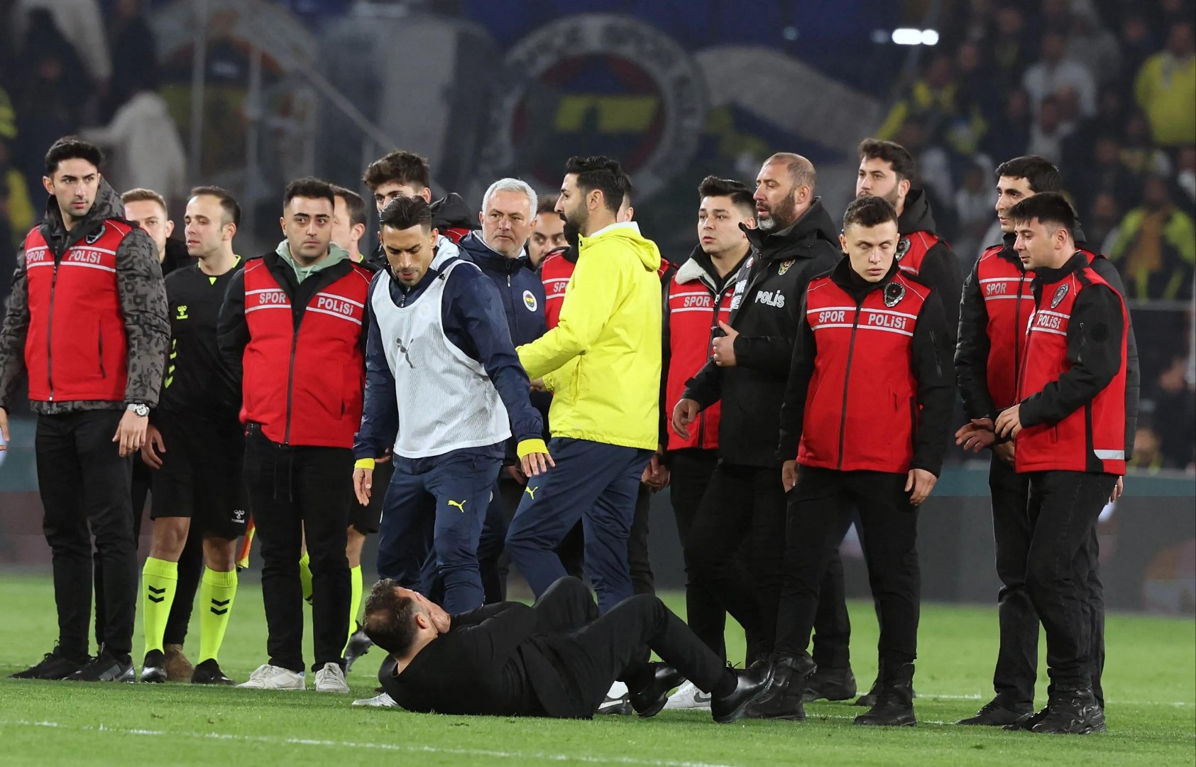 爱游戏APP-土耳其队大比分击败罗马尼亚，晋级前景辉煌的简单介绍