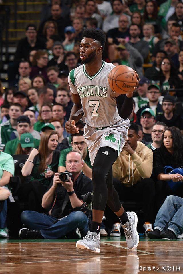 新疆队横扫尼克斯，欧文状态火热