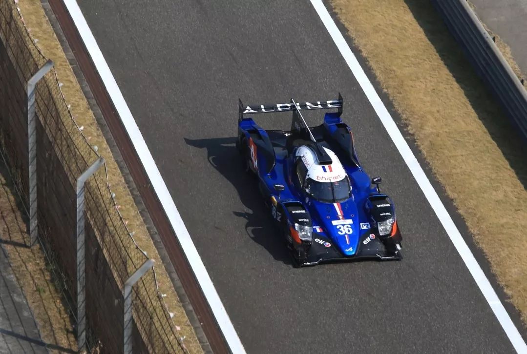 雷诺车队完胜索伯车队,拉塞尔点燃赛场的简单介绍 雷诺车队完胜索伯车队,拉塞尔点燃赛场的简单介绍