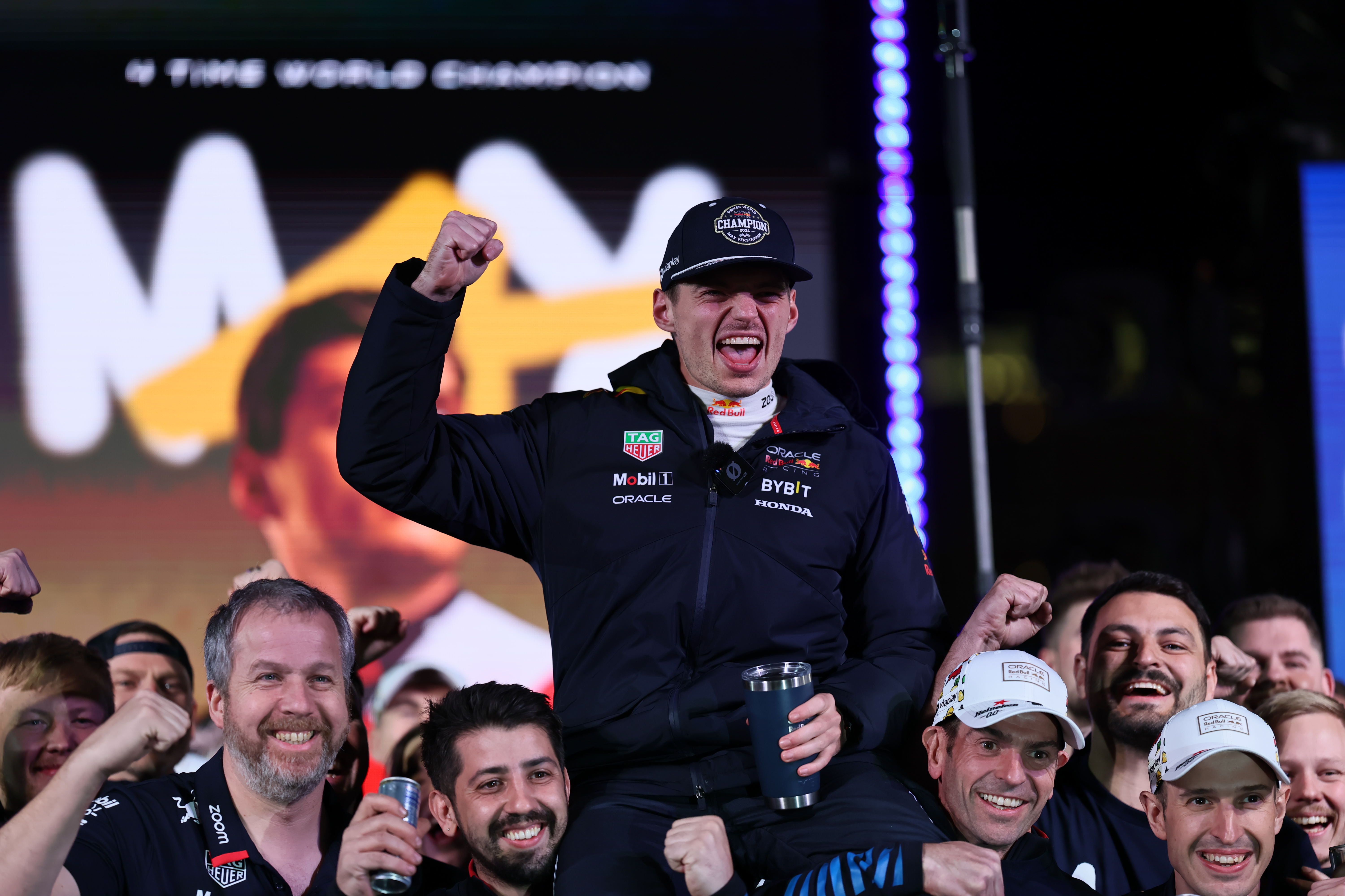 红牛车队绝杀索伯车队,维斯塔潘状态火热的简单介绍 红牛车队绝杀索伯车队,维斯塔潘状态火热的简单介绍