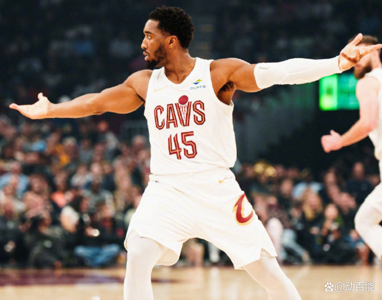 灰熊险胜骑士，米切尔带队取胜