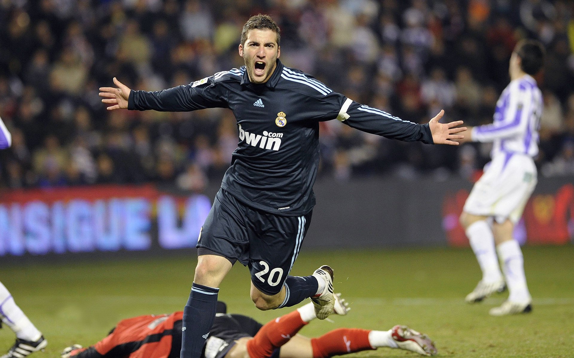 爱游戏官网-欧冠淘汰赛之夜，卡瓦哈尔末节接管比赛